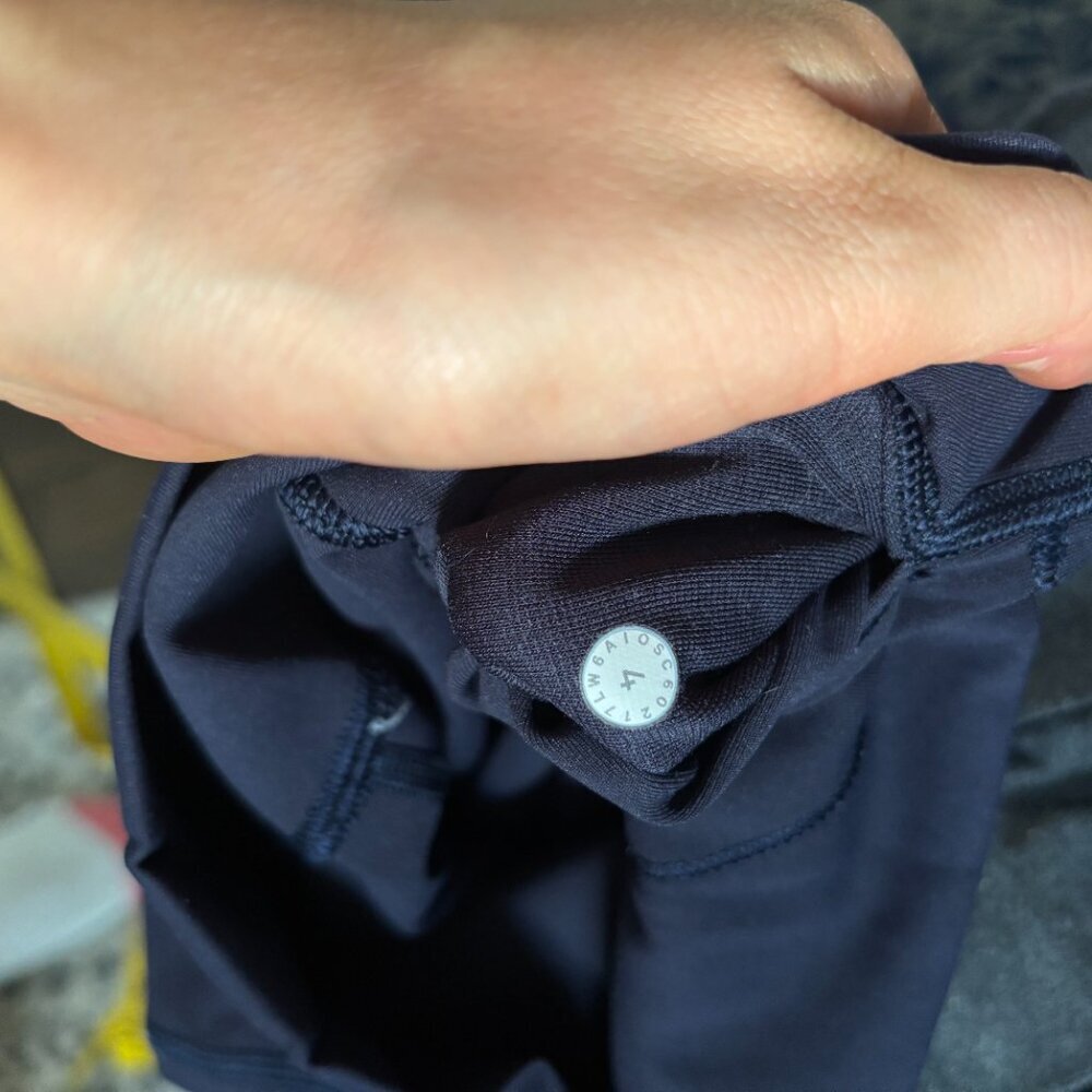 Lululemon Luxtreme Wunder Under Navy Midnight Blue Size 4 Crop 21" Inseam - Picture 4 of 4